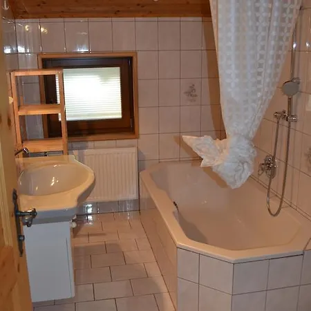 Bohringerhof- Grosses Apartment Am Bauernhof Im Zillertal * Ahrnbach